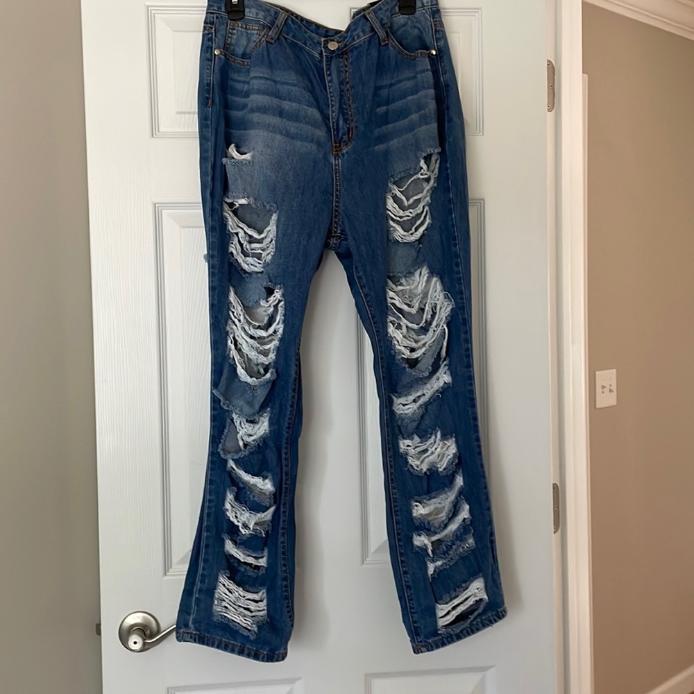 Ripped jeans** Bundle 5+ items and name your offer!!! 💖💞